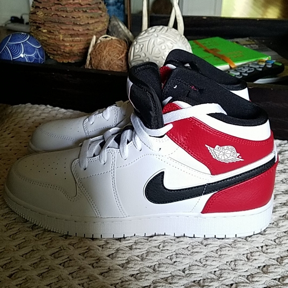 Air Jordan 1 Mid GS Chicago - Picture 2 of 6